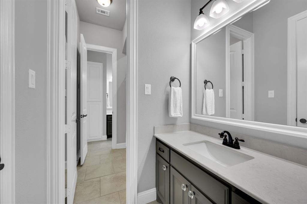 2650 Mc Alpin Road Midlothian, TX 76065 - Photo 26 of 36 Full bathroom.