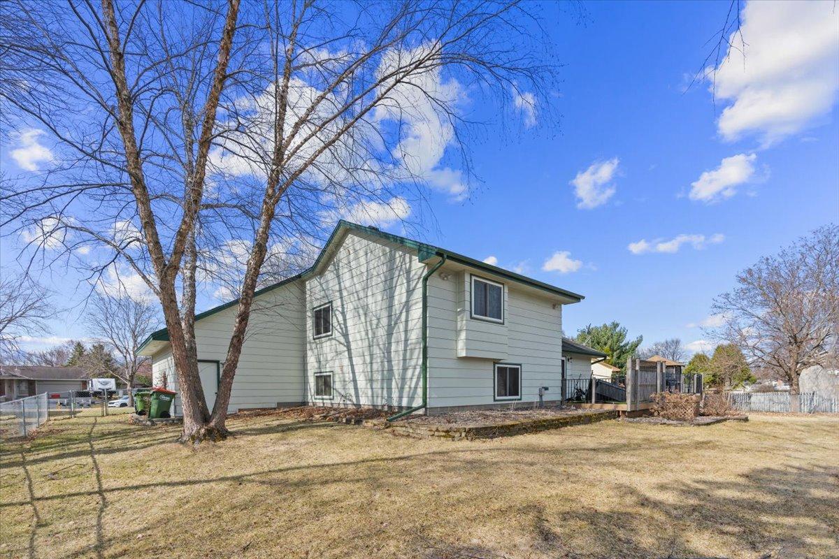 12125 Aztec Street Northwest Coon Rapids, MN 55433 - Photo 3 of 35