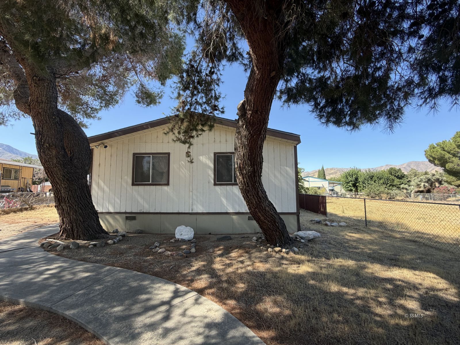 5205 Shawnee Road Weldon, CA 93283 - Photo 3 of 32