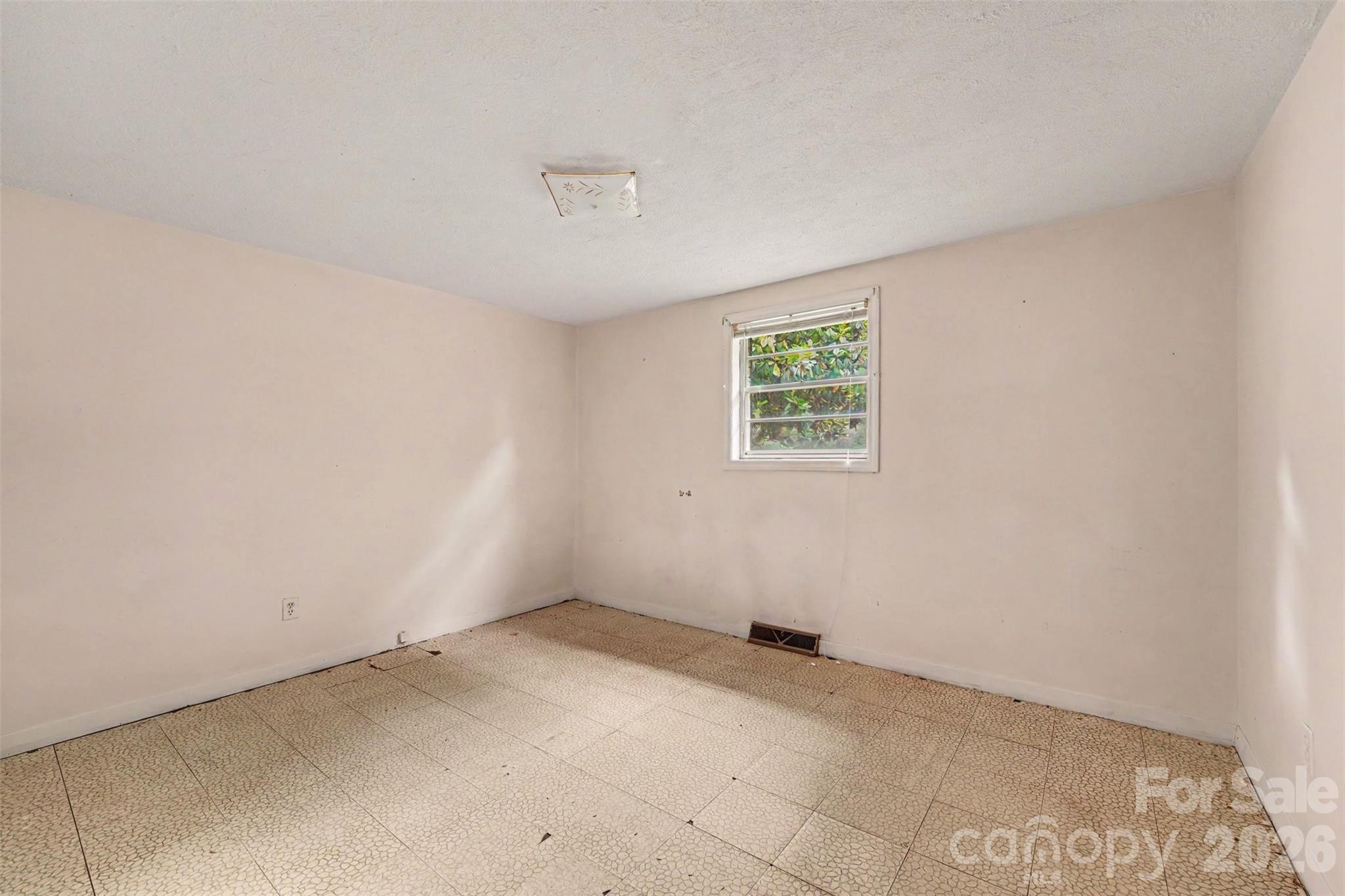 2871 Loviee Road Lincolnton, NC 28092 - Photo 9 of 14 an empty room with a window