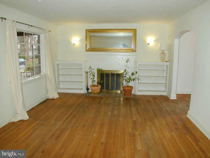 4808 Harvard Road College Park, MD 20740 - Photo 3 of 26 Living Room