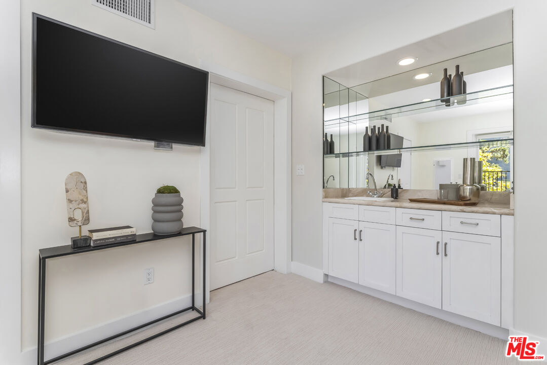 2201 Beech Knoll Road Los Angeles, CA 90046 - Photo 45 of 63 Gallery Image 45