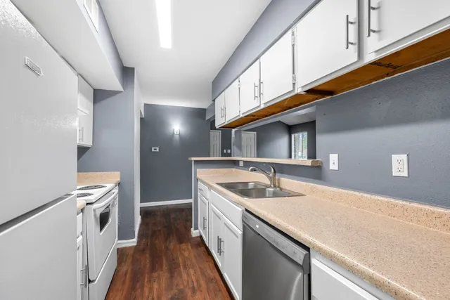 $1,300 | 7200 West T C Jester Boulevard, Unit 1003, Houston, TX 77088