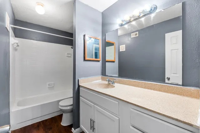 $1,300 | 7200 West T C Jester Boulevard, Unit 1003, Houston, TX 77088