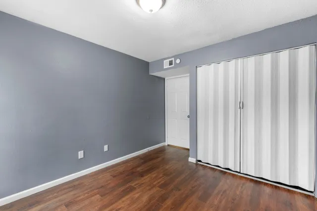 $1,300 | 7200 West T C Jester Boulevard, Unit 1003, Houston, TX 77088