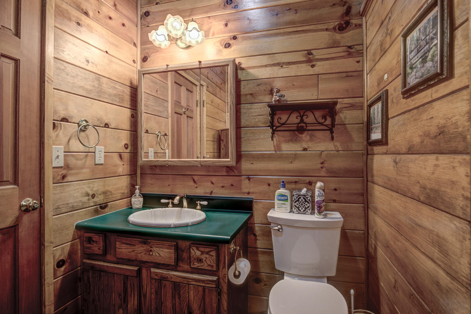 423 Meadow Way Payson, AZ 85541 - Photo 21 of 38 Upstairs bath