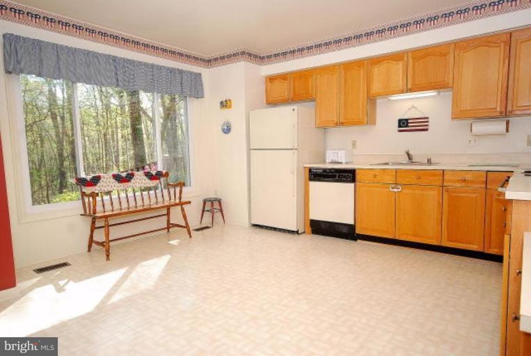 7213 Olde Lantern Way Springfield, VA 22152 - Photo 6 of 19 Kitchen