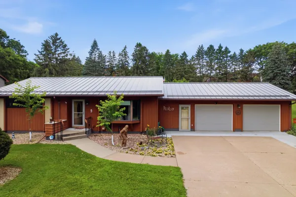 $350,000 | 413 Orchard View Drive, La Crescent, MN 55947