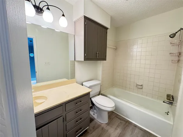 $1,995 | 221 Stowaway Cove, Unit A, Lakeway, TX 78734