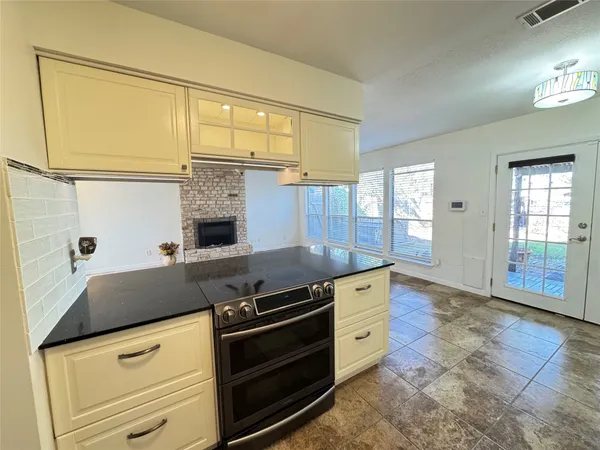 $1,995 | 221 Stowaway Cove, Unit A, Lakeway, TX 78734