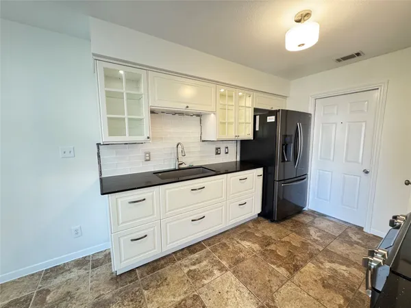 $1,995 | 221 Stowaway Cove, Unit A, Lakeway, TX 78734