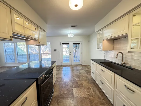 $1,995 | 221 Stowaway Cove, Unit A, Lakeway, TX 78734