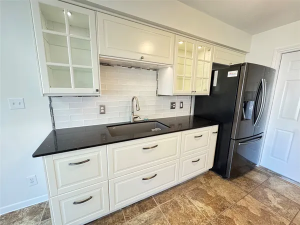 $1,995 | 221 Stowaway Cove, Unit A, Lakeway, TX 78734