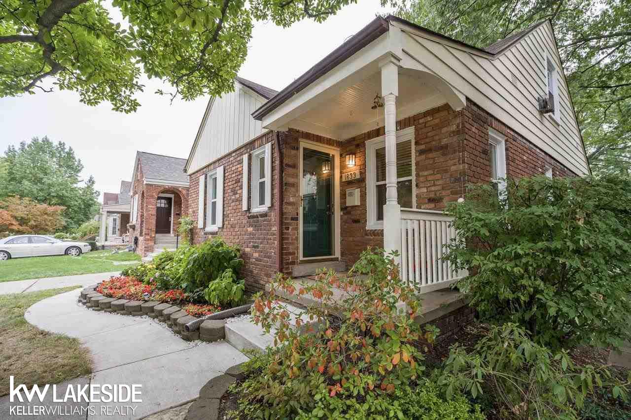 1833 Hampton Road Grosse Pointe, MI 48236 - Photo 1 of 45