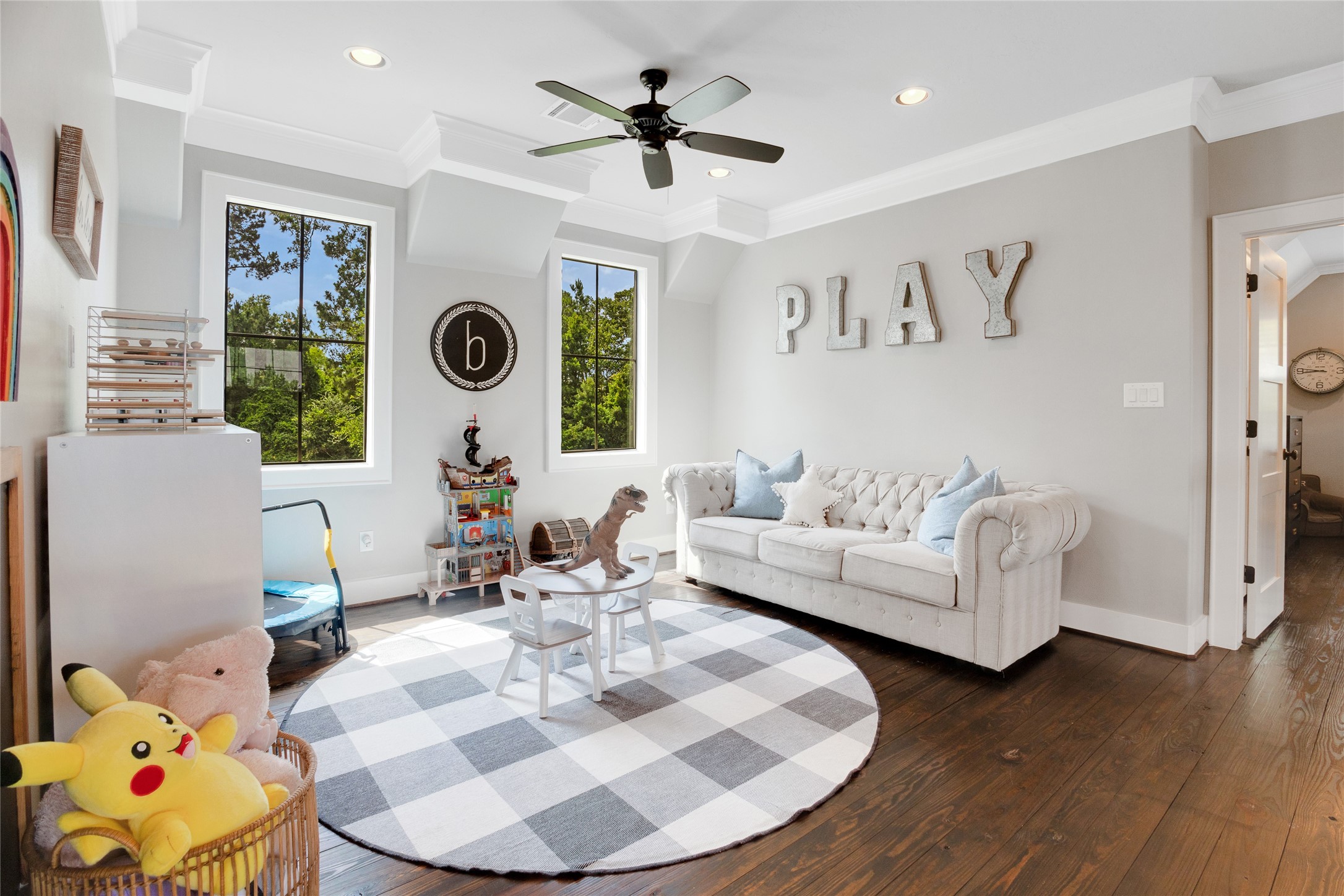 40498 Community Road Magnolia, TX 77354 - Photo 18 of 32 a living room with furniture and wooden floor