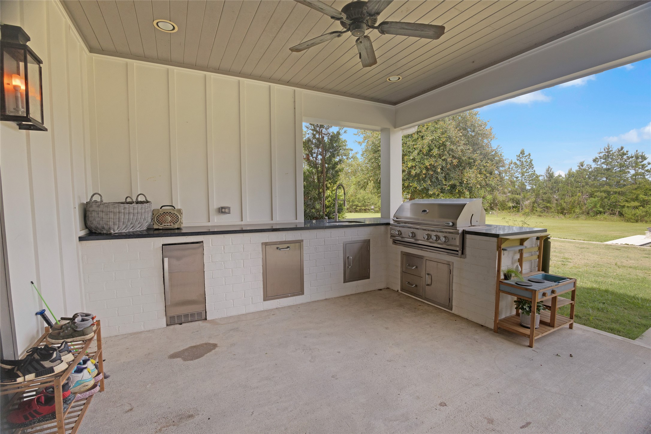 40498 Community Road Magnolia, TX 77354 - Photo 5 of 32 a view of a room with washer and dryer