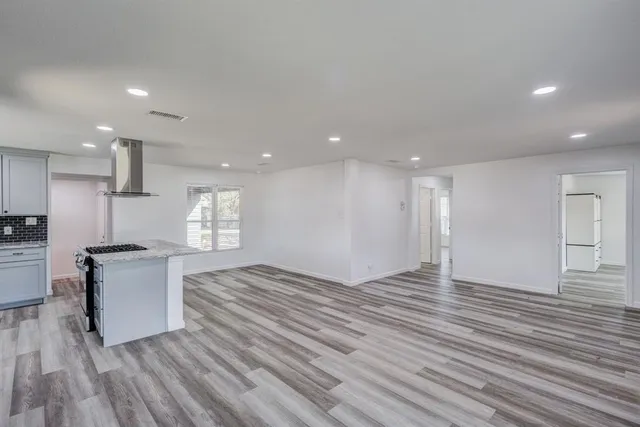 $2,400 | 322 Northeast 29th Street, Grand Prairie, TX 75050