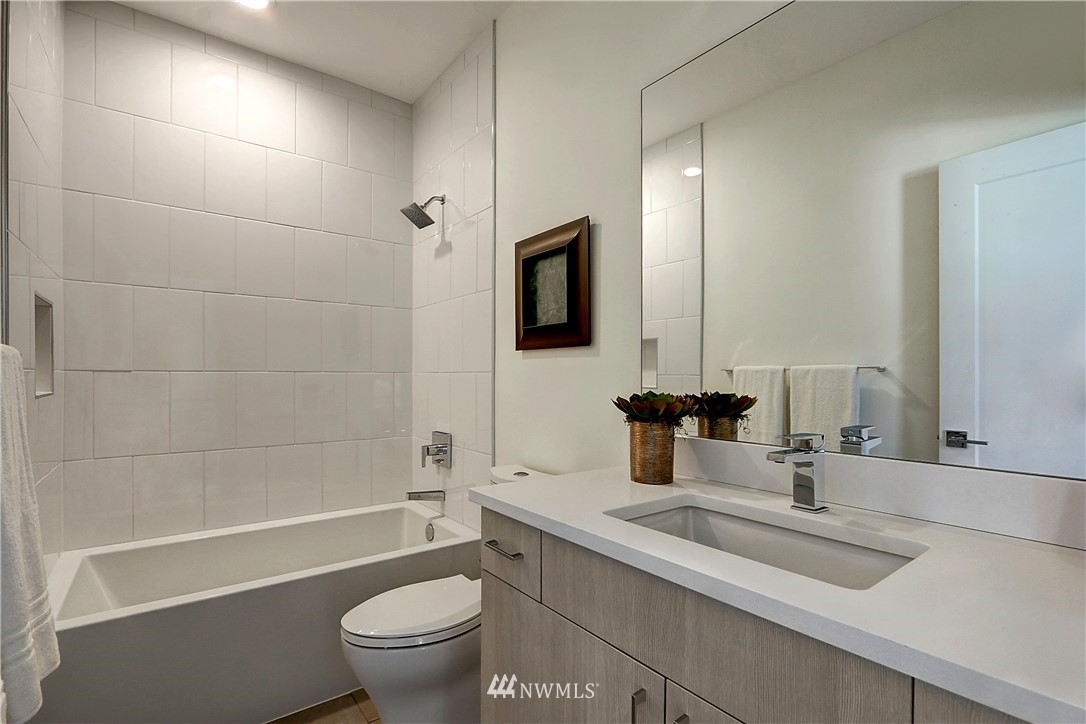 4325 Whitman Avenue North, Unit B Seattle, WA 98103 - Photo 14 of 16
