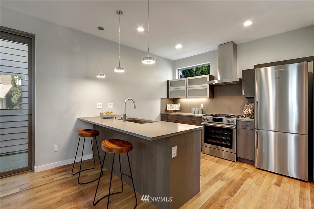 4325 Whitman Avenue North, Unit B Seattle, WA 98103 - Photo 4 of 16