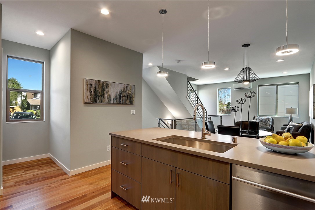 4325 Whitman Avenue North, Unit B Seattle, WA 98103 - Photo 6 of 16
