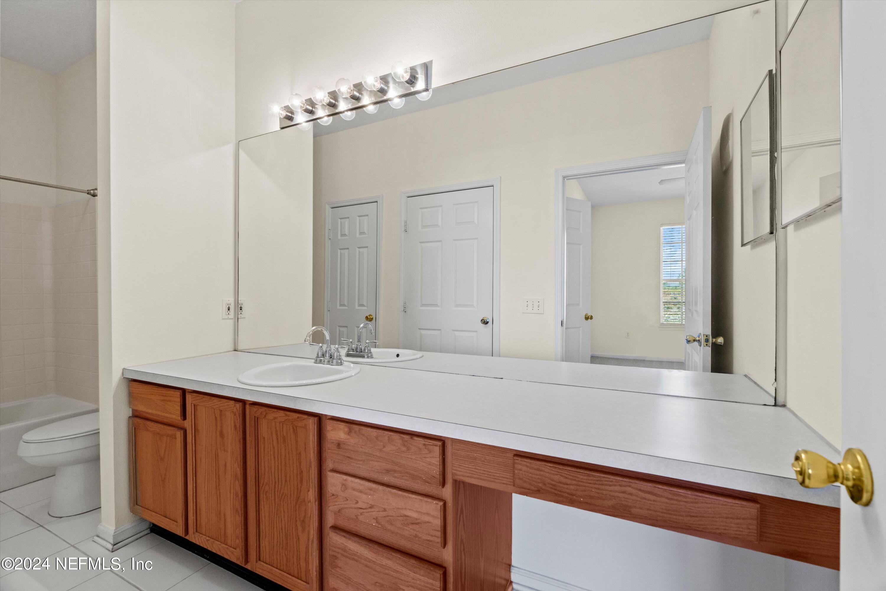 7990 Baymeadows Road East, Unit 330 Jacksonville, FL 32256 - Photo 22 of 24 24-Guest Bath