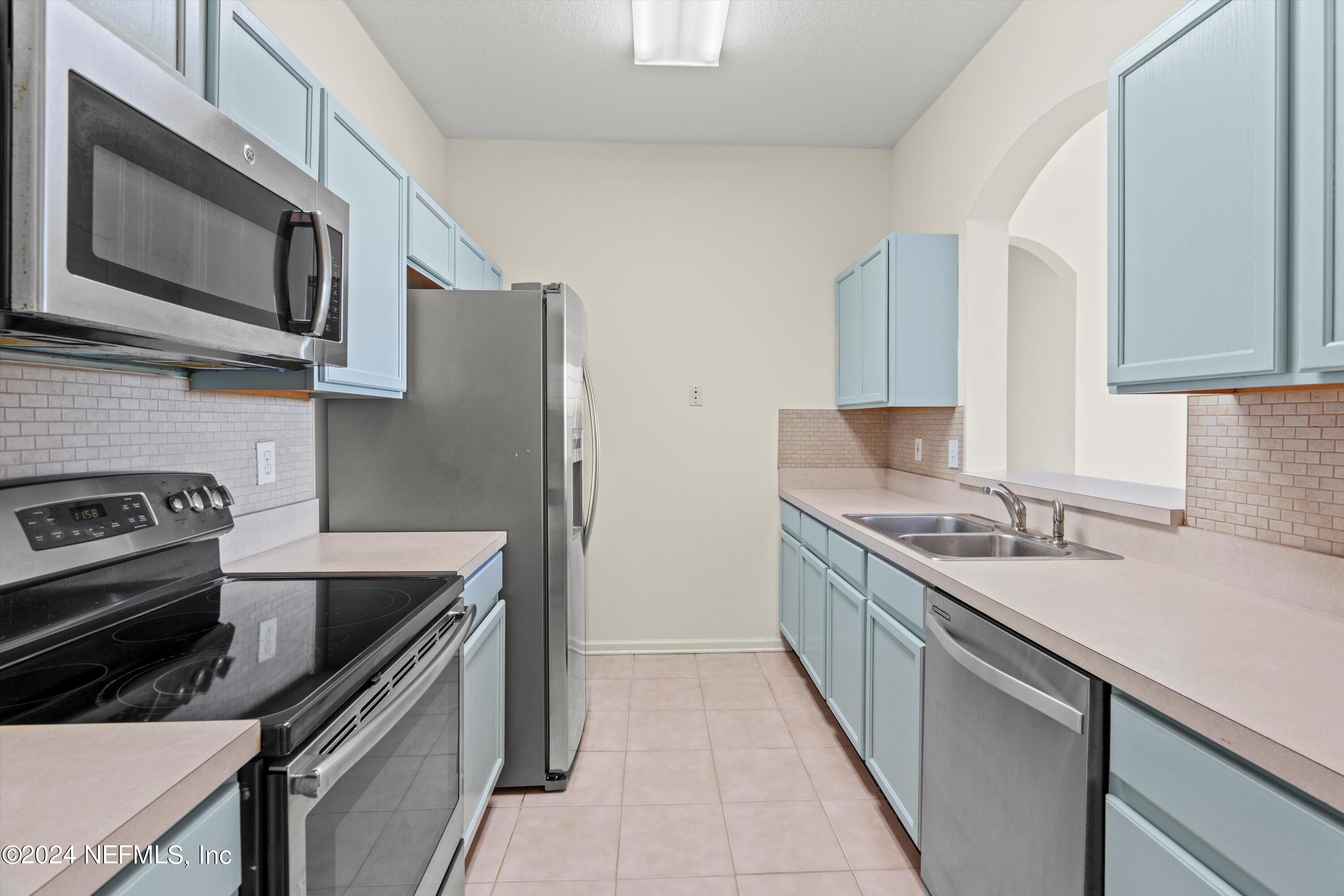 7990 Baymeadows Road East, Unit 330 Jacksonville, FL 32256 - Photo 8 of 24 10-Kitchen