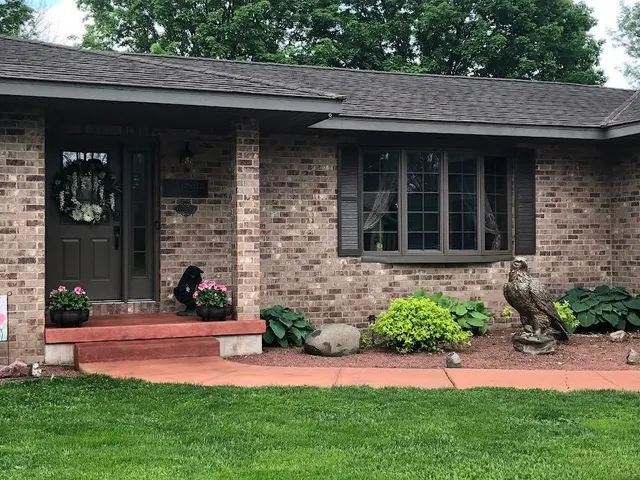 $479,000 | 704 Park Blue River, Blue River, WI 53518