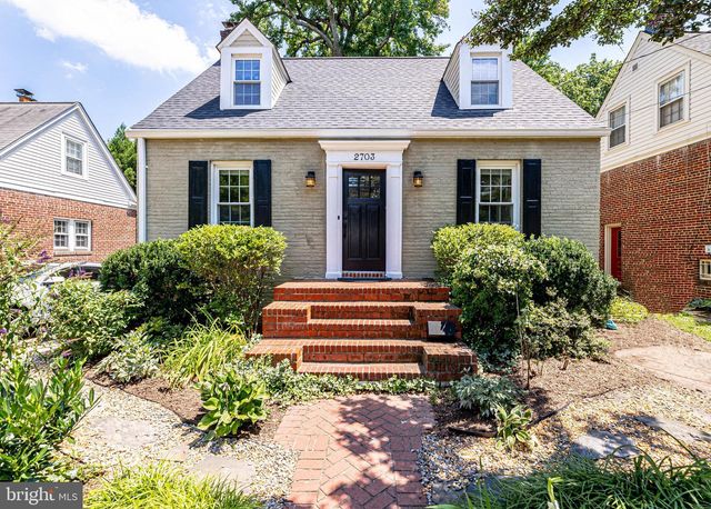 $925,000 | 2703 Russell Road, Alexandria, VA 22305