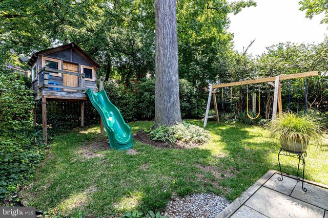 $925,000 | 2703 Russell Road, Alexandria, VA 22305