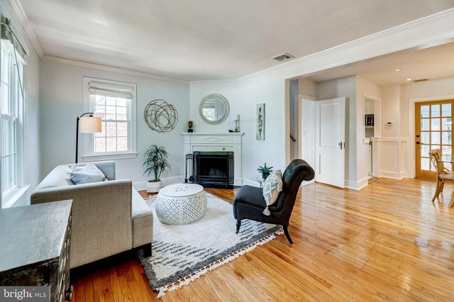 $925,000 | 2703 Russell Road, Alexandria, VA 22305