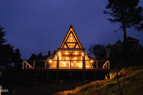 $1,225,000 | 230-49855 Seasand Circle, Neskowin, OR 97149