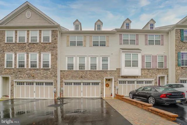 $577,999 | 28130 Hickory Lane, Langhorne, PA 19047