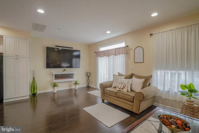 $577,999 | 28130 Hickory Lane, Langhorne, PA 19047