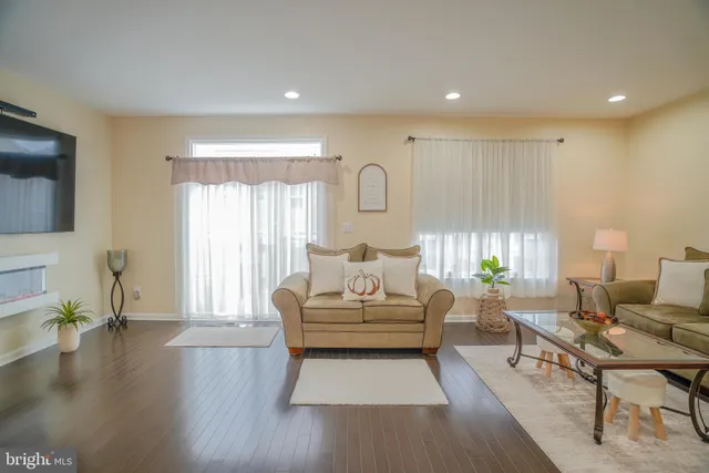 $577,999 | 28130 Hickory Lane, Langhorne, PA 19047