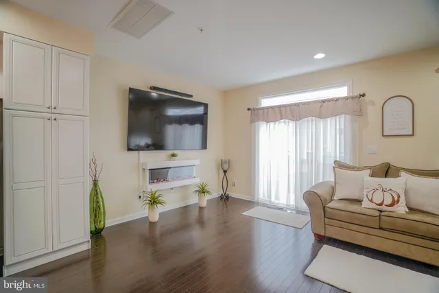 $577,999 | 28130 Hickory Lane, Langhorne, PA 19047