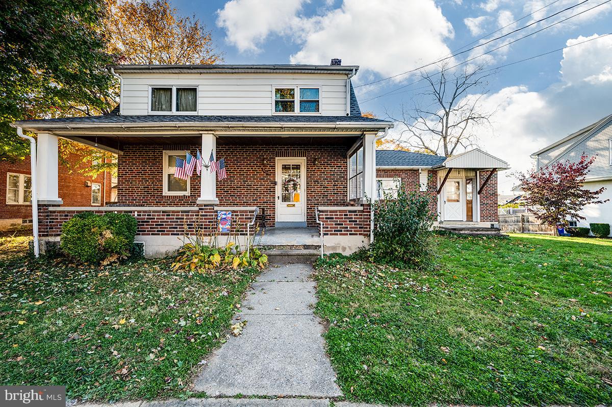3424 Fremont Street Reading, PA 19605 - Photo 2 of 51 a front view of a house with garden