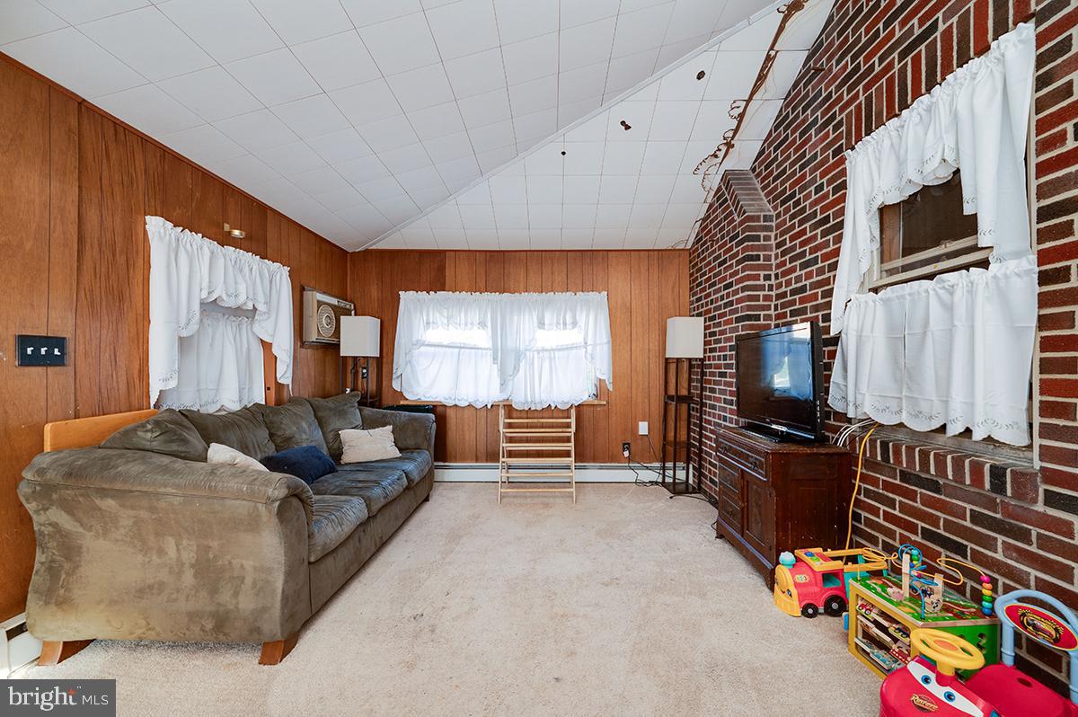 3424 Fremont Street Reading, PA 19605 - Photo 21 of 51 a living room with furniture and a flat screen tv