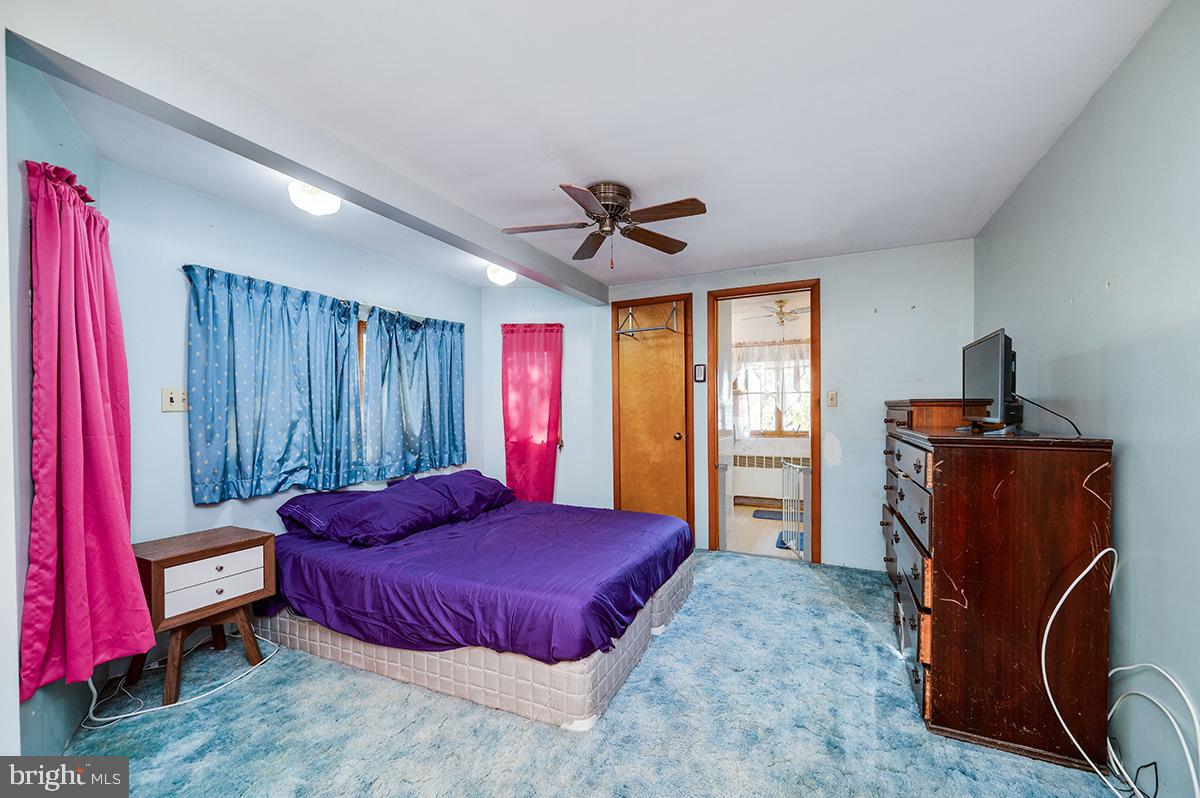 3424 Fremont Street Reading, PA 19605 - Photo 26 of 51 a spacious bedroom with a bed and a desk