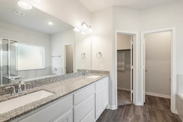 $329,990 | 331 Woodhaven Drive, West Columbia, TX 77486