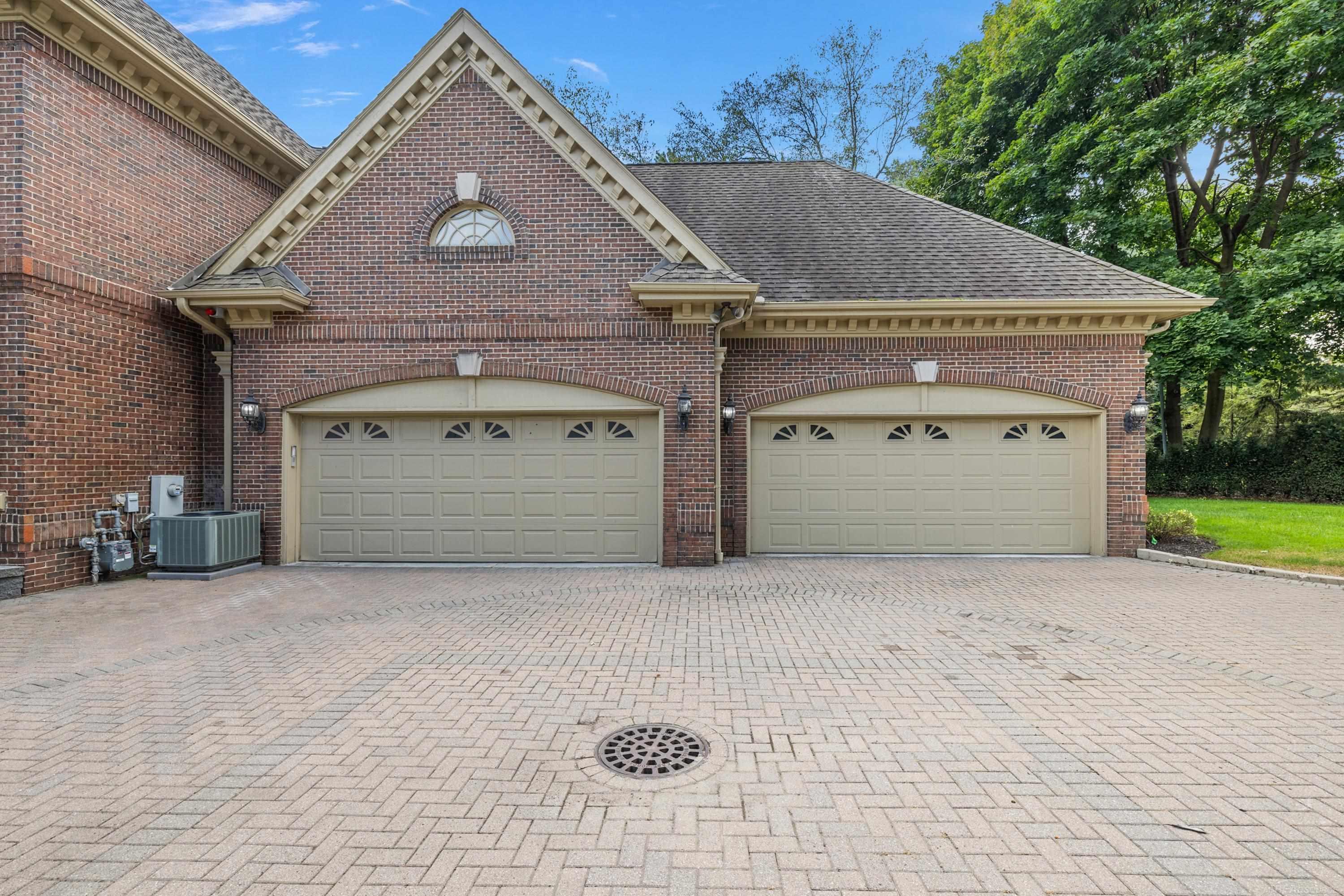 555 Lake Shore Road Grosse Pointe, MI 48236 - Photo 89 of 94 50164218-207F5B52-0A3A-4DF1-9E1E-24F9134C857B.JPG