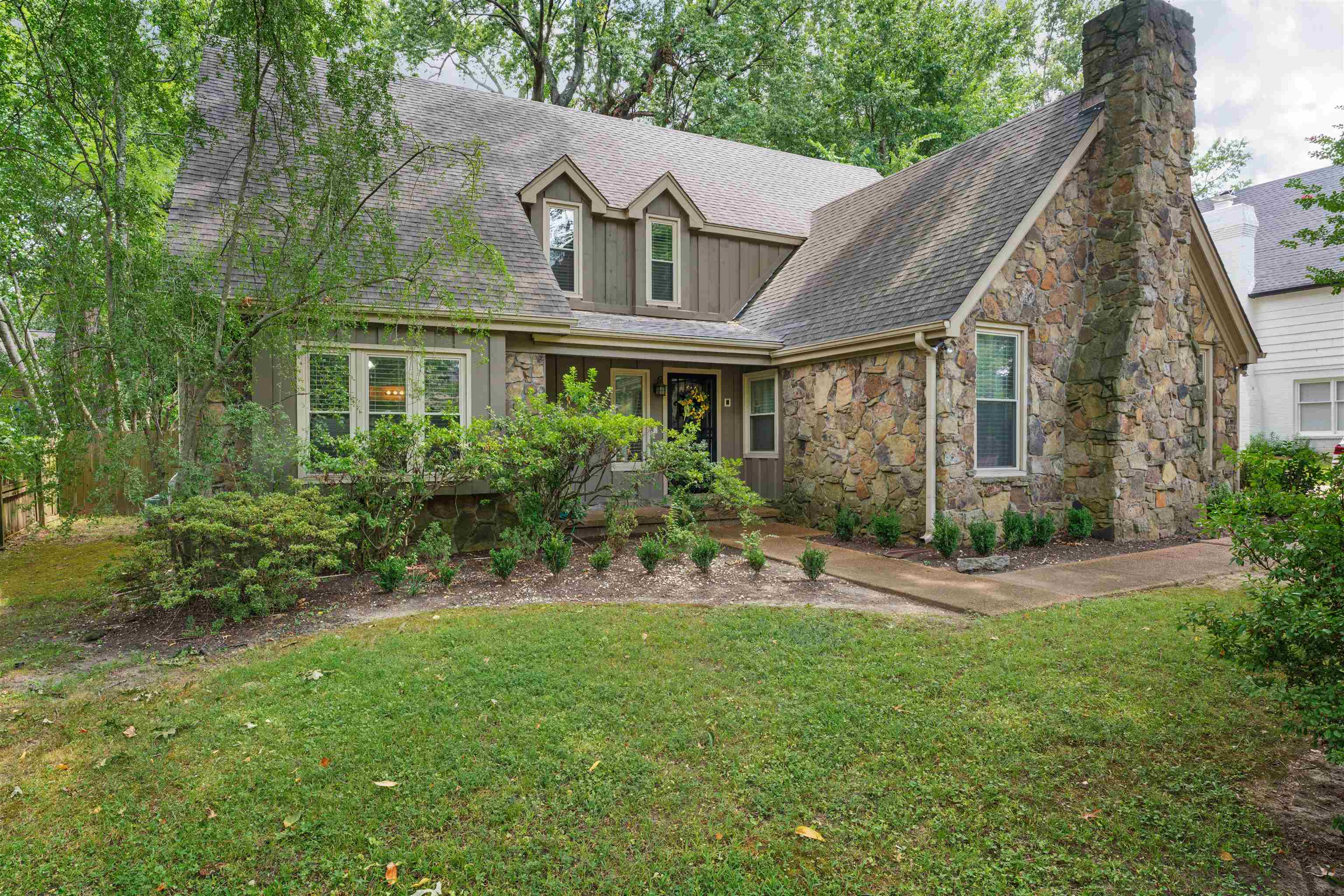 500 South Yates Road Memphis, TN 38120 - Photo 1 of 30 View of front of home - also has a sparkling pool. Come on by!