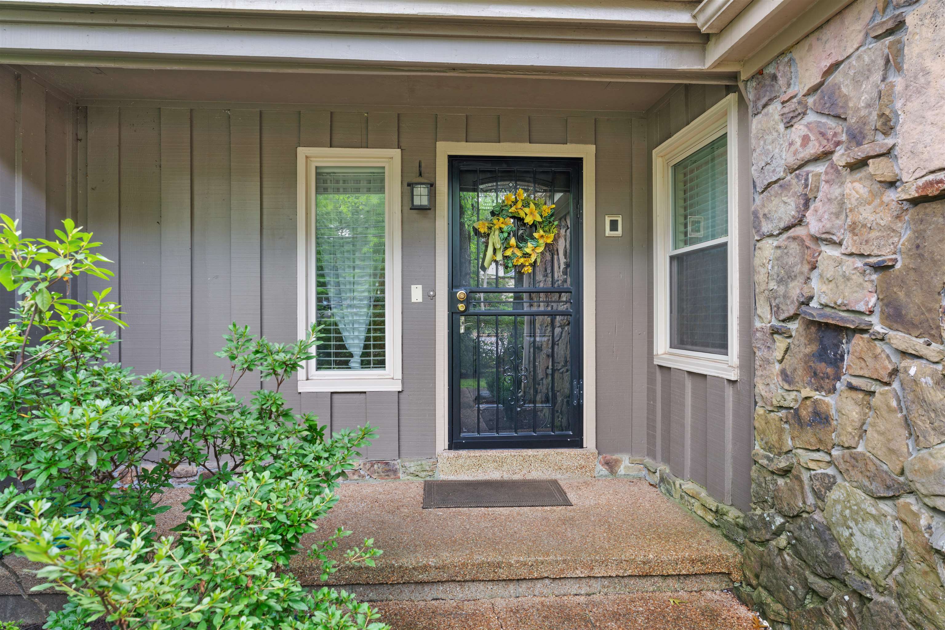 500 South Yates Road Memphis, TN 38120 - Photo 3 of 30 View of property entrance