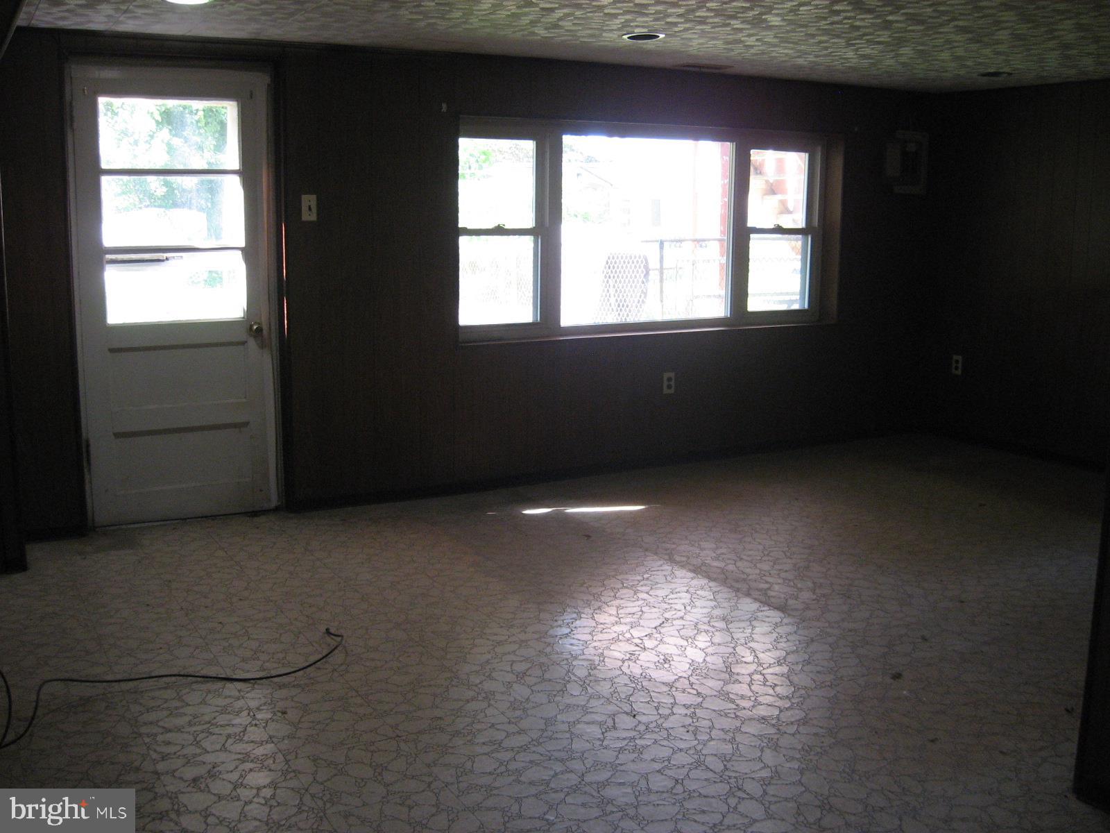 12146 Medford Road Philadelphia, PA 19154 - Photo 14 of 18 Family Room