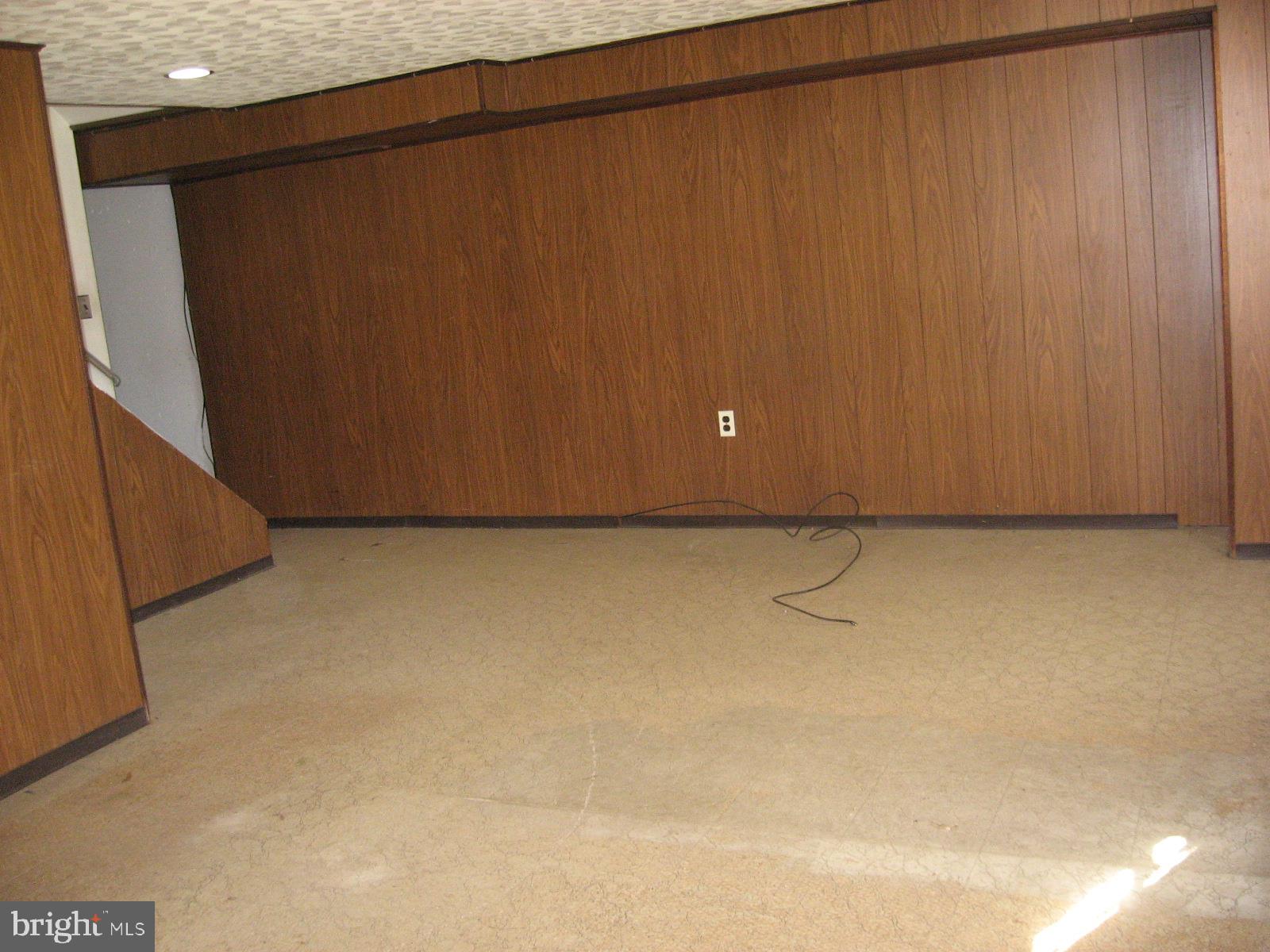 12146 Medford Road Philadelphia, PA 19154 - Photo 16 of 18 Family Room