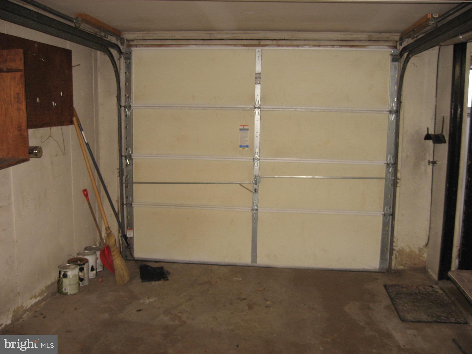 12146 Medford Road Philadelphia, PA 19154 - Photo 18 of 18 Garage
