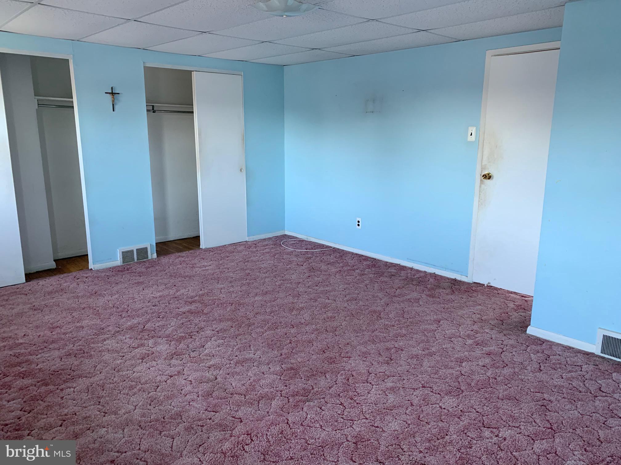12146 Medford Road Philadelphia, PA 19154 - Photo 3 of 18 Master bedroom
