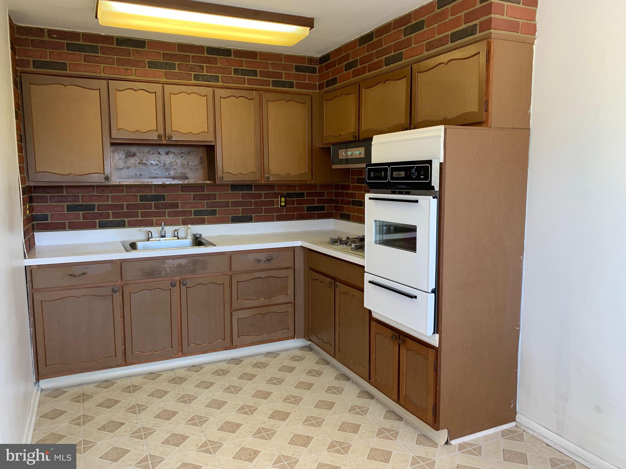 12146 Medford Road Philadelphia, PA 19154 - Photo 9 of 18 Eat in kitchen