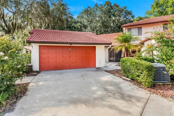 $259,500 | 701 Clusterwood Drive, Yalaha, FL 34797