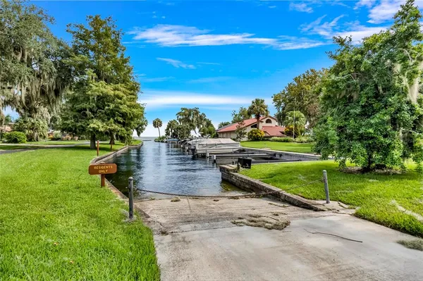 $259,500 | 701 Clusterwood Drive, Yalaha, FL 34797