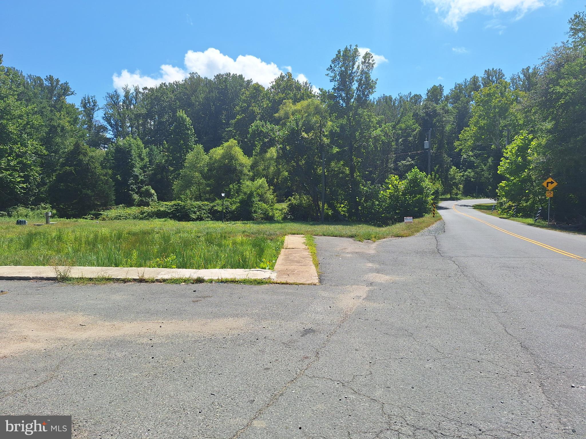 752 Widewater Road Stafford, VA 22554 - Photo 2 of 33 a view of a park with large trees